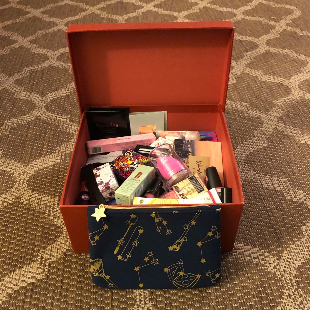 MYSTERY MAKEUP BAG💄🎀💋